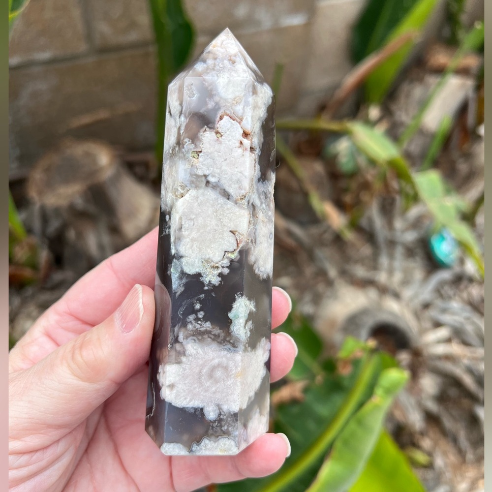 Black Flower Agate Tower
